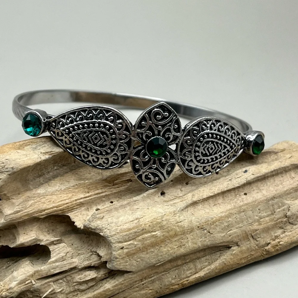 Elegant Silver Tone Bracelet with Green Accents -Chic Boho Accessory
